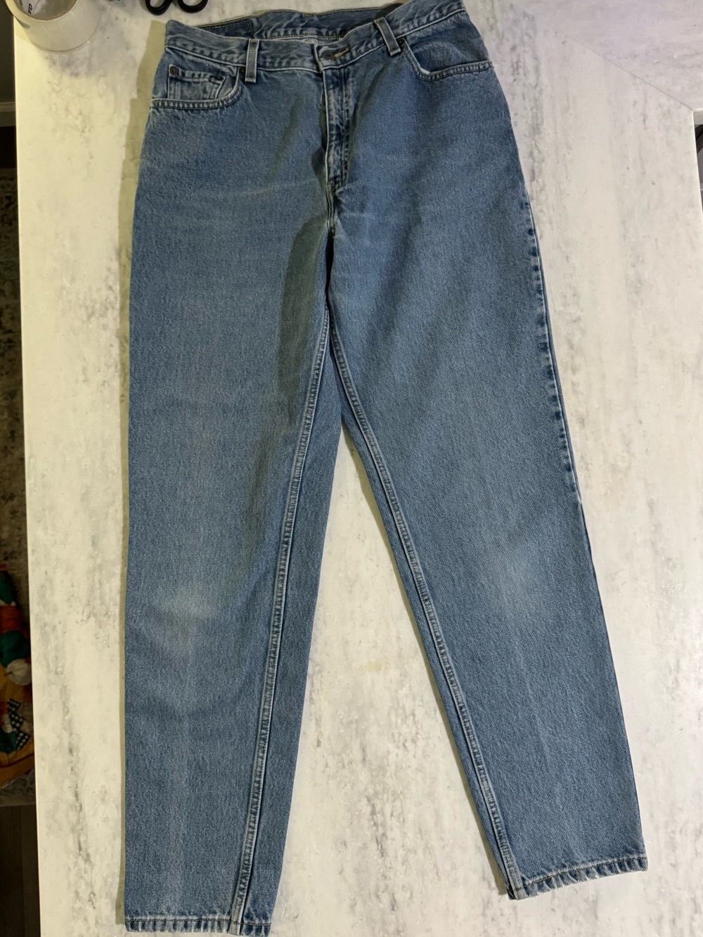 Vintage Levi’s 550 Relaxed Fit Tapered Leg Light Wash Casual Everyday Denim 12